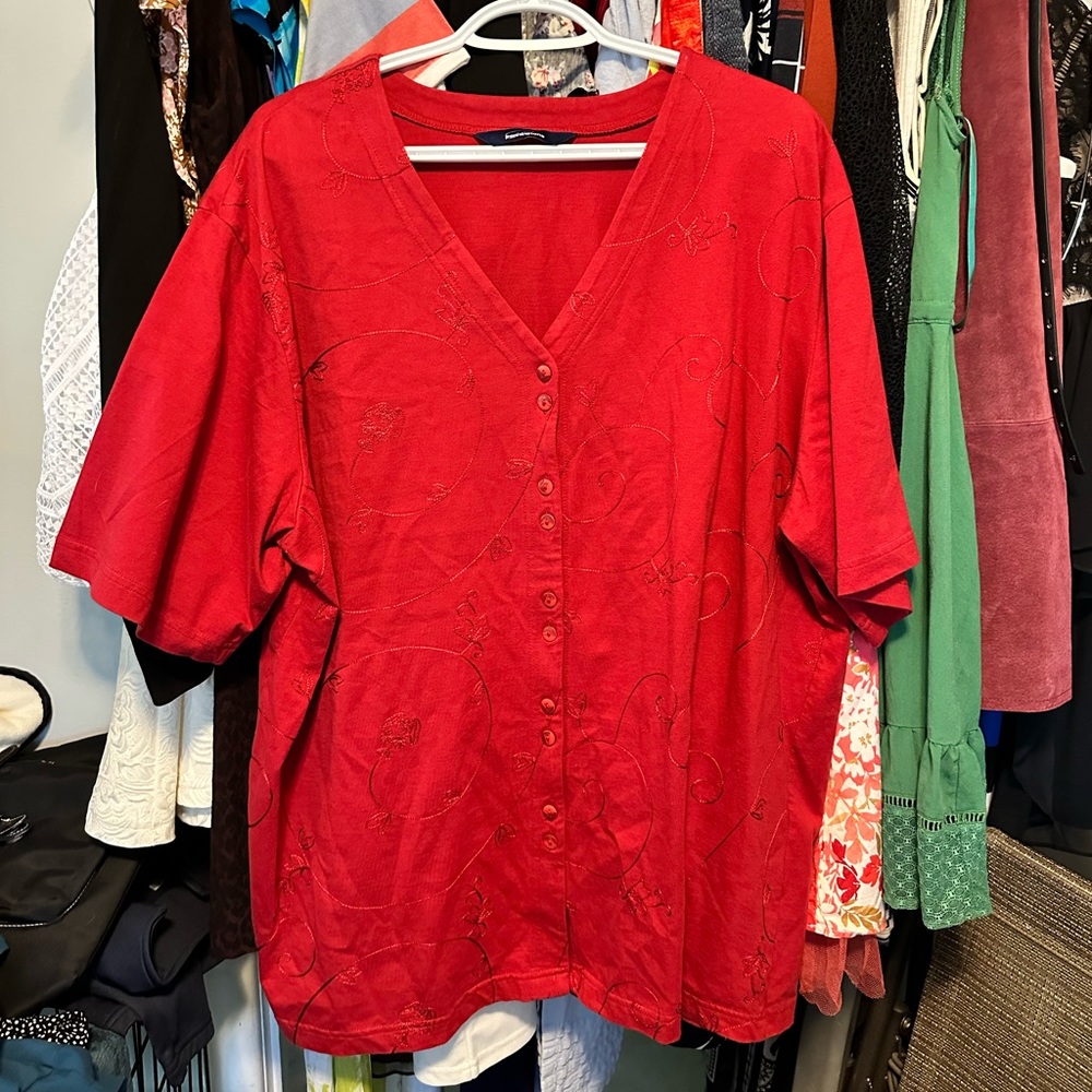 🫶🏼CLEAROUT Red Button Up Front Tshirt with Embroidery, Short Sleeves 2X